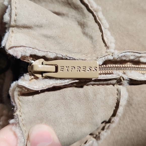 Express Leather Vest Womens Size 8 tan size 8 has flaw - Picture 6 of 13